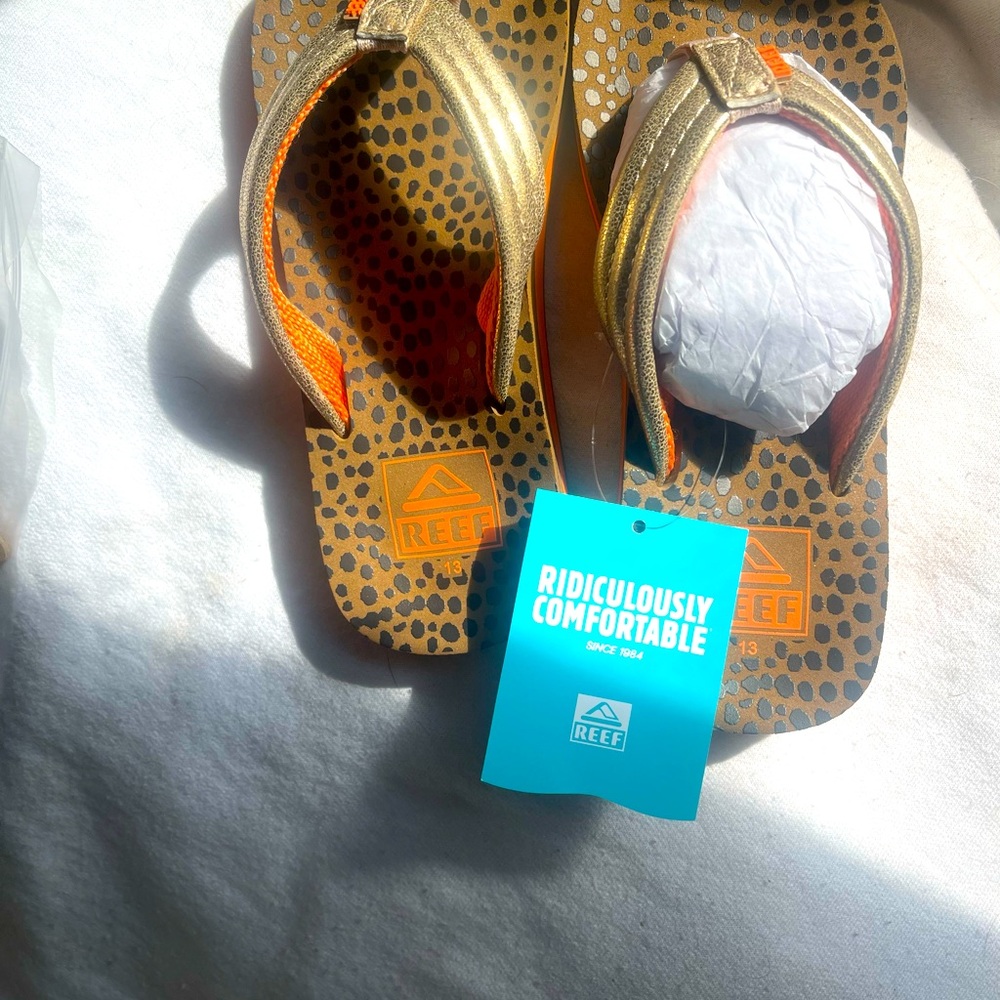 Kids size 13 reef flipflops